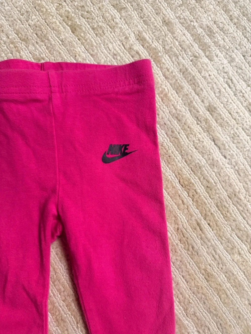 Nike baby girls Hot Pink Toddlers Sweatshirt & Leggings Set - Picture 4 of 6